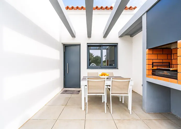 Sophia, Vilamoura Картейра